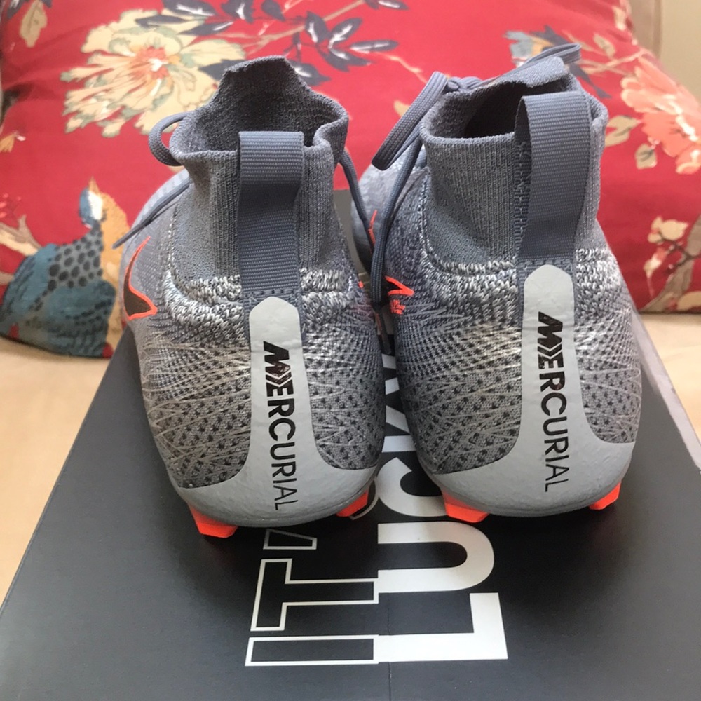 Cleats - Picture 3 of 8